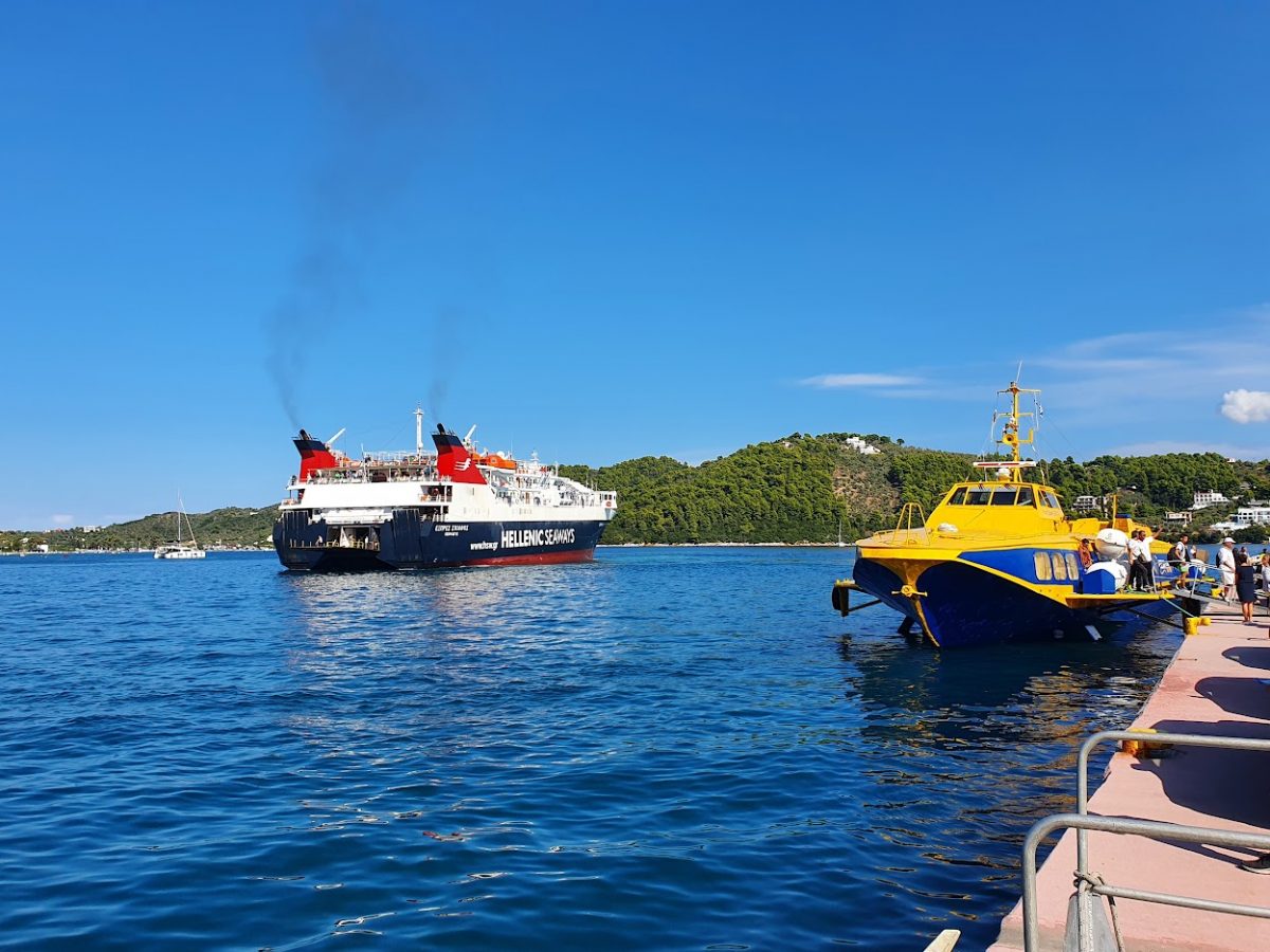 Aegean Flying Dolphins and Hellenic Seaways ferries in Skiathos