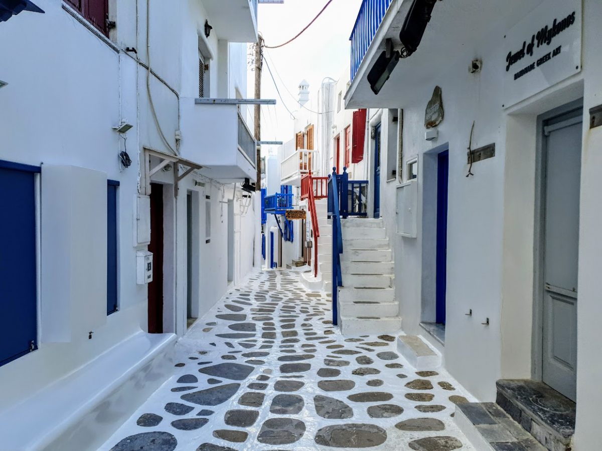 Explore Mykonos old town when you travel to mykonos by ferry